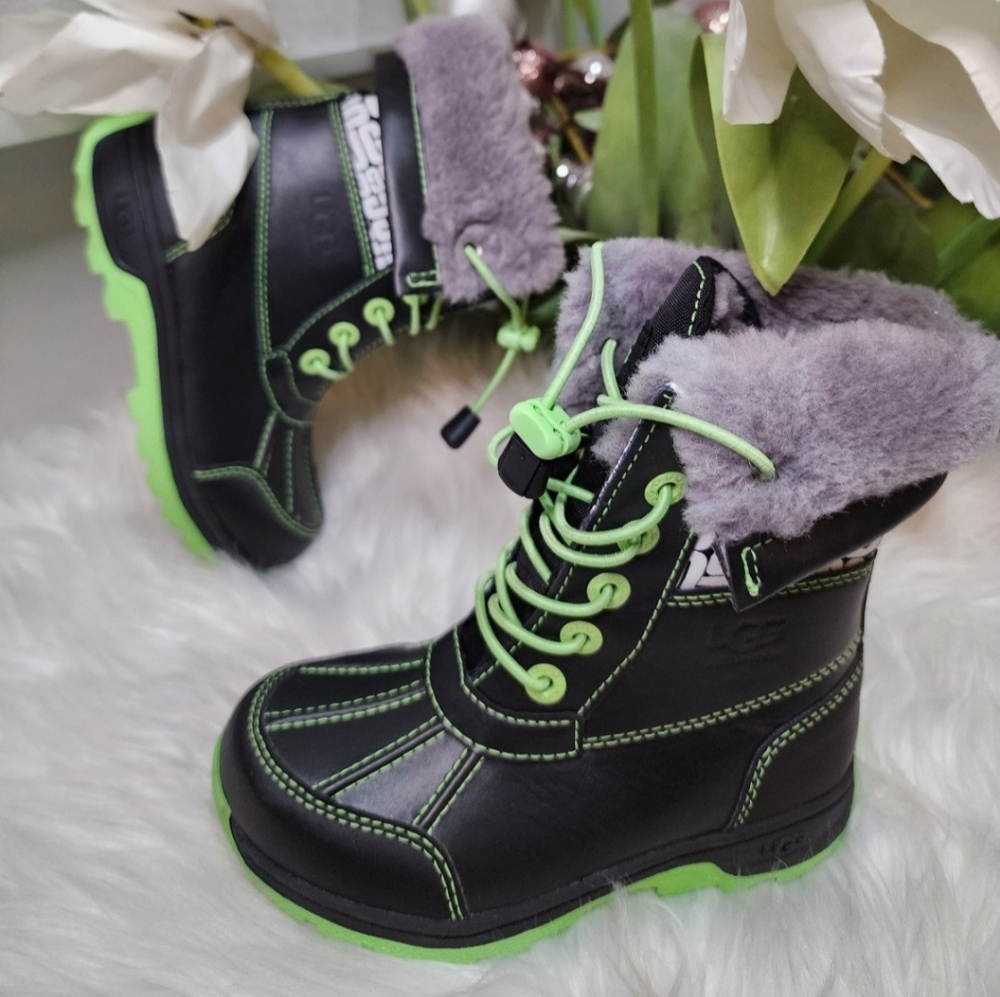 Ugg  Girls Butte II CWR Glow Snow Boots new